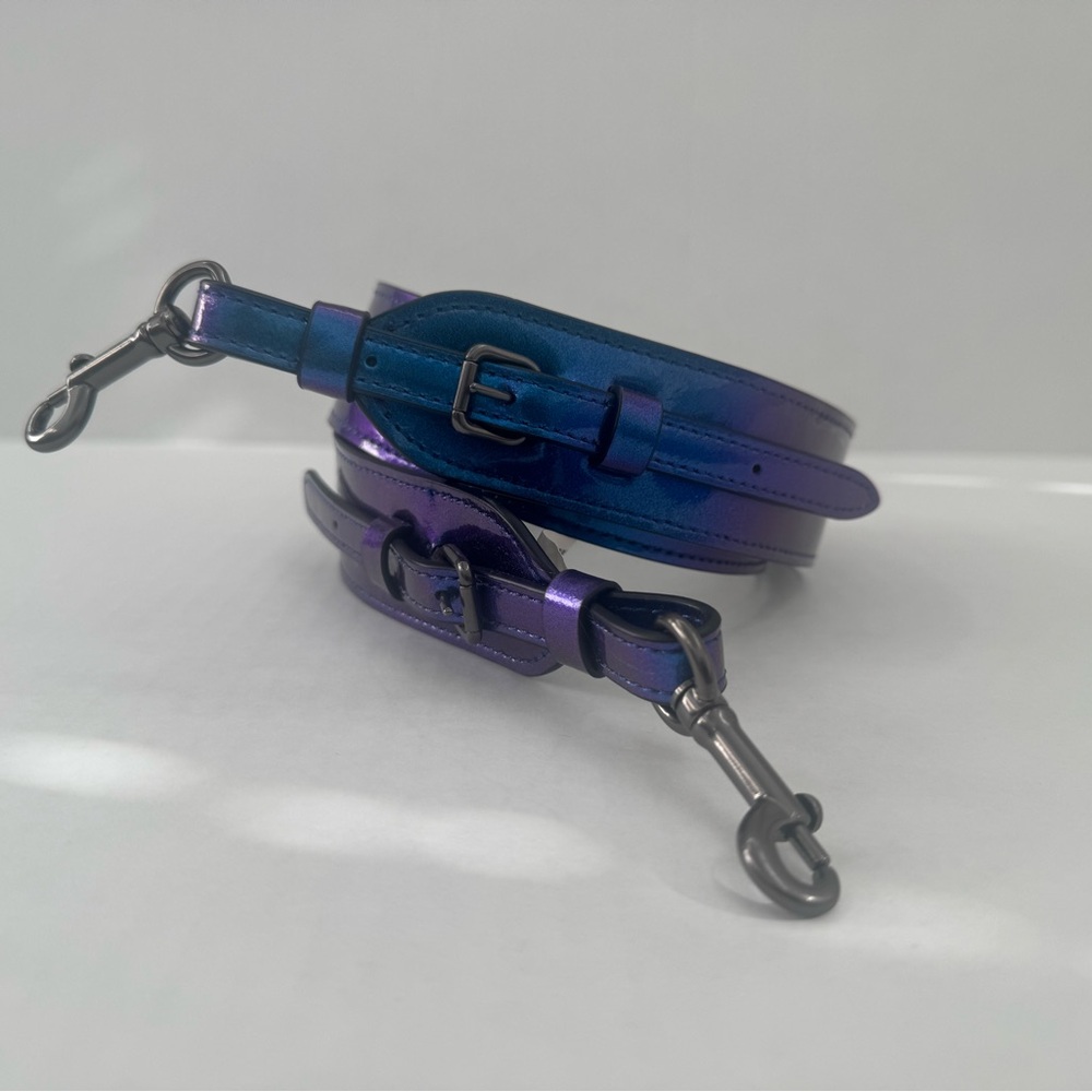 Coach novelty hologram leather strap - Picture 2 of 7
